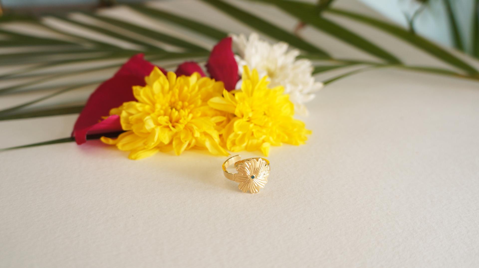 Bague petite fleur verte