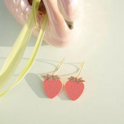 Boucles d oreilles fraises paillettees 1