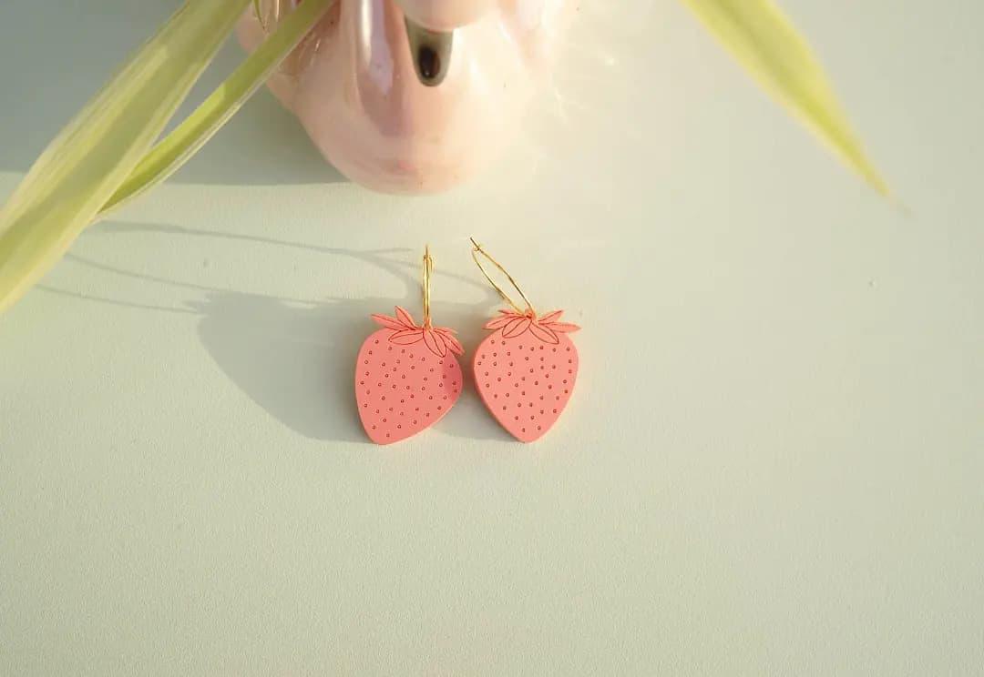 Boucles d oreilles fraises unies 1