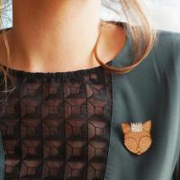 Broche renard couronne